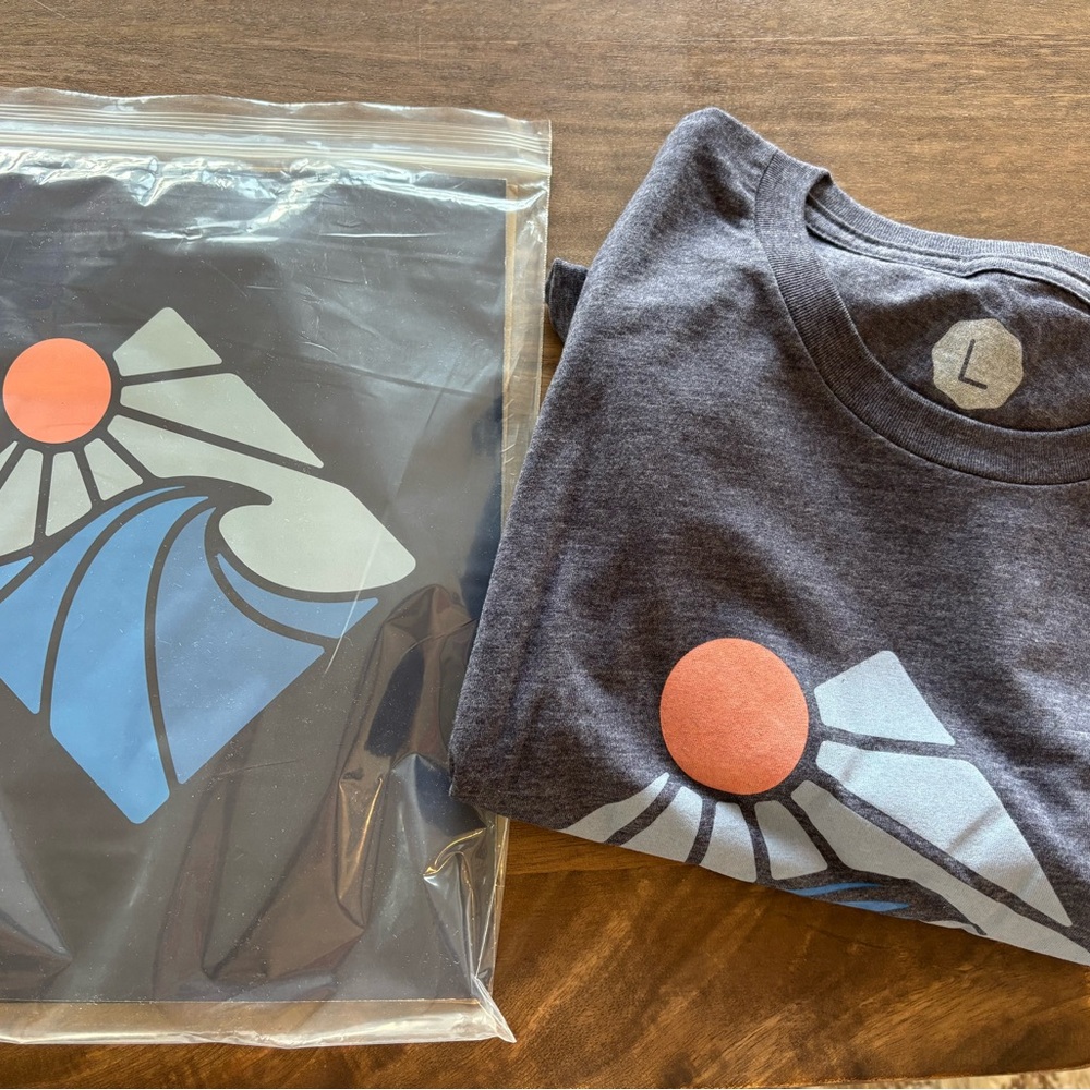 NWT Wohven Gray Graphic T-Shirt